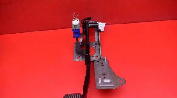 Ford Focus Accelerator throttle pedal BV61-2467-GB