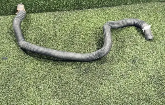 Renault Trafic III (X82) Engine coolant pipe/hose 924100345R