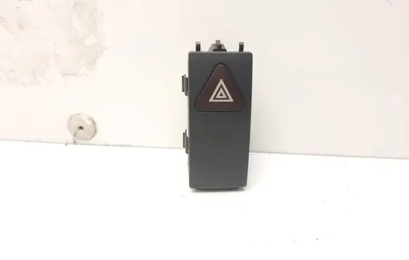 Mercedes-Benz E W212 Hazard light switch 2129052600 A2129052600 K1683