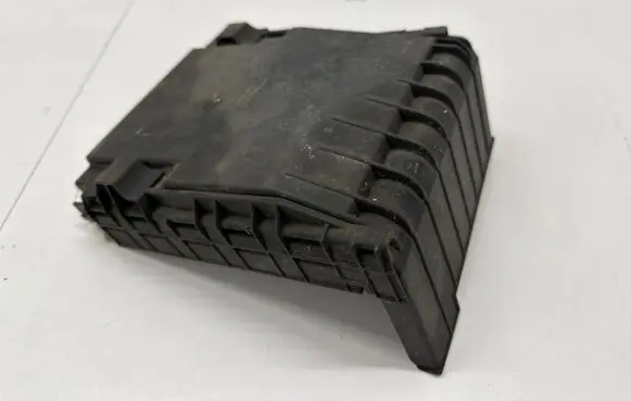 Volkswagen PASSAT B7 Fuse box cover 1K0937132F