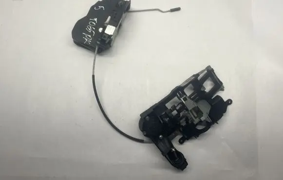 BMW 5 GT F07 Coupe door lock (next to the handle) 7202143 1713801308