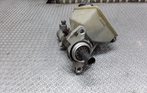 Master brake cylinder