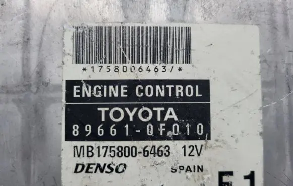 Toyota Avensis T250 Engine control unit/module 896610F010 MB1758006463