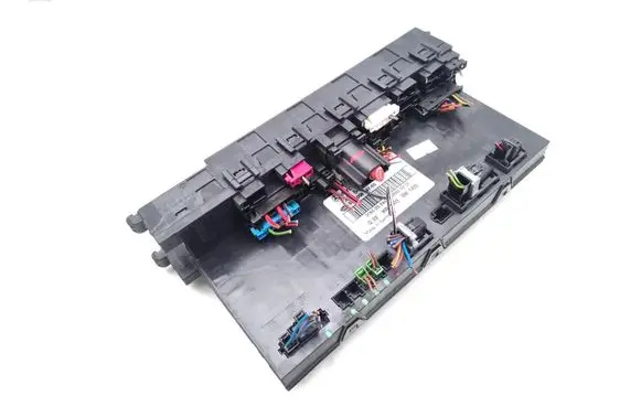 Mercedes-Benz E W211 Fuse module 2115454601 5DK00804765