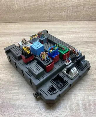 Peugeot 607 Fuse module 9650108780