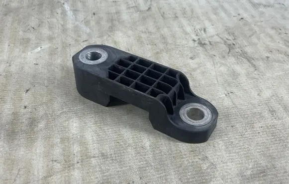 BMW 7 G11 G12 Sway bar bush bracket, front 18433810