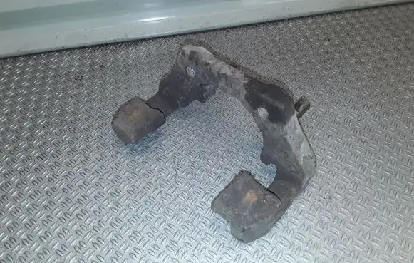 BMW 5 E60 E61 Brake caliper pad carrier rear 
