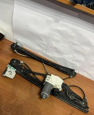 Mercedes-Benz E W211 Rear door window regulator with motor A2118203042 D3588
