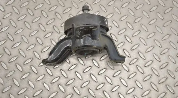 Hyundai Santa Fe Engine mount bracket