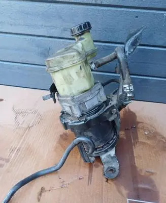 Nissan Almera N16 Power steering pump 49110BN70B