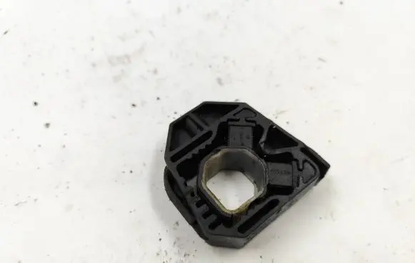 Volkswagen Jetta V Radiator mount bracket 1K0121370