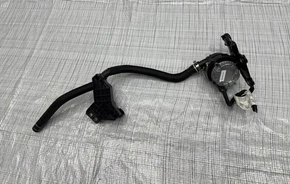 Maserati Levante Water pump 670005347