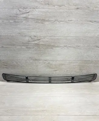 BMW 7 E38 Bonnet/hood grill 8203887