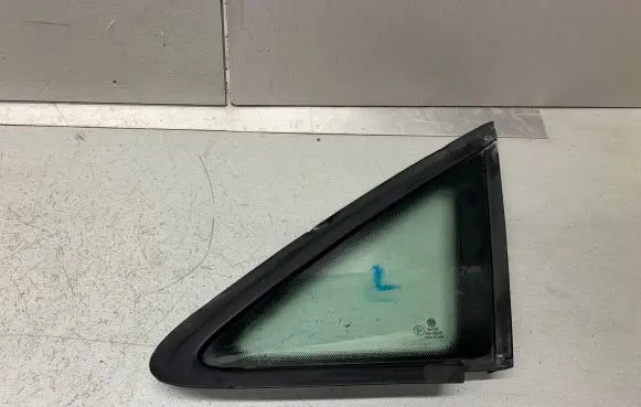 Volkswagen Touran I Front triangle window/glass 43R00048