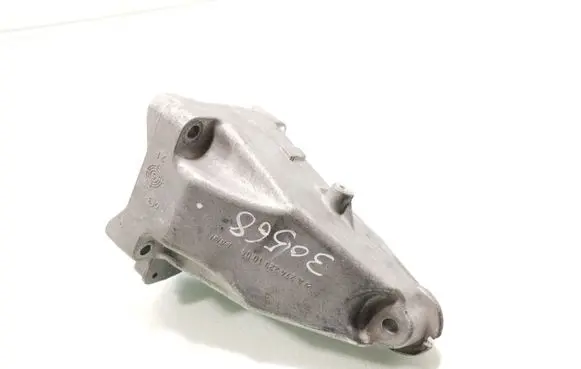 Mercedes-Benz C W205 Engine mounting bracket A2742231004