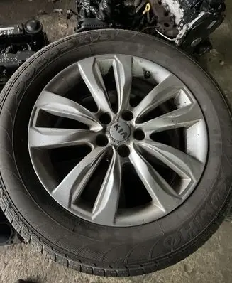 KIA Sorento R18 alloy rim 