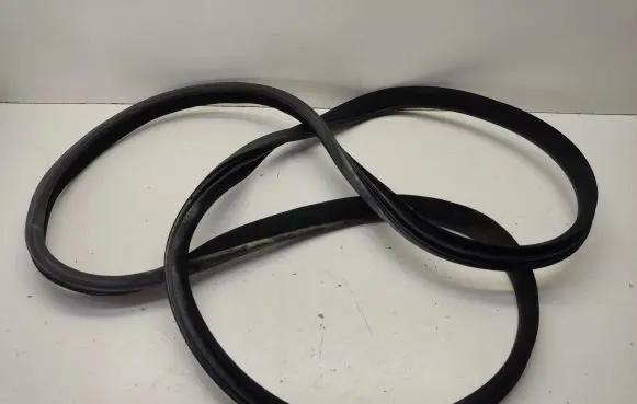 Mercedes-Benz ML W164 Front door rubber seal A1646900198