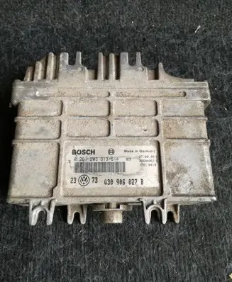 Volkswagen Golf III Engine control unit/module 0261203613614