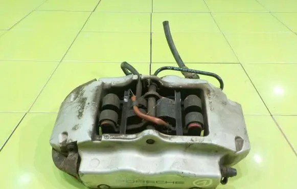 Porsche Cayenne (9PA) Front brake caliper 207673033