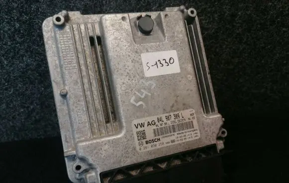 Audi A4 S4 B9 Engine control unit/module 04L907309L
