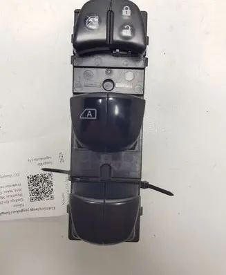Nissan Qashqai Electric window control switch 16205S0