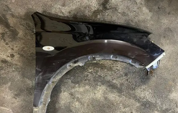 Nissan Qashqai+2 Fender