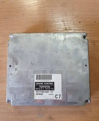 Toyota Avensis T250 Engine control unit/module 8966105C70 MB1758008682 17580086822