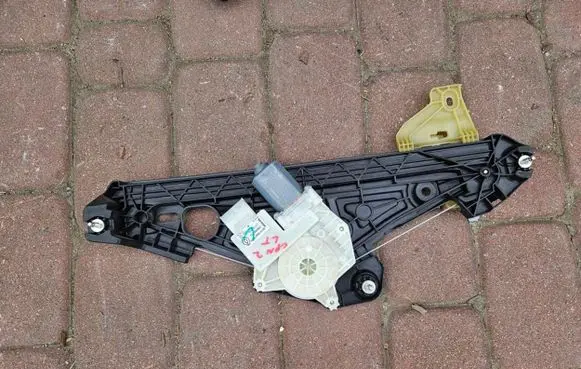 Renault Captur II Rear window lifting mechanism without motor 827216497R