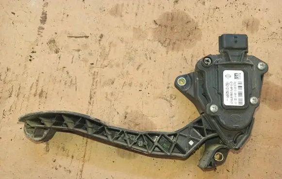 Renault Master III Accelerator throttle pedal 180101626R