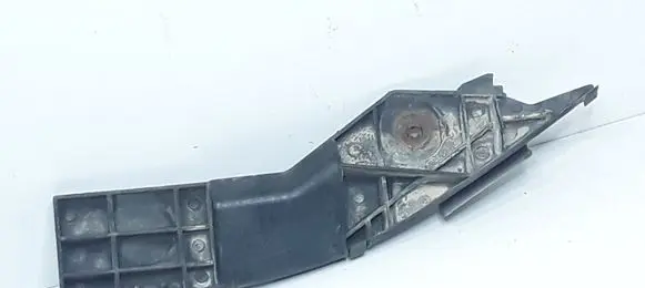 Toyota Avensis Verso Rear bumper mounting bracket 870N