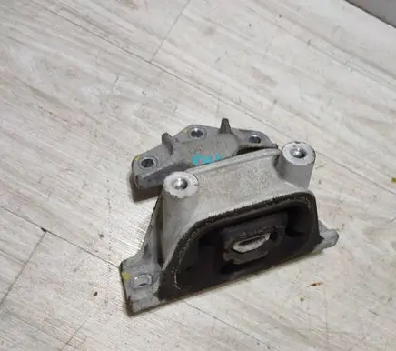 Suzuki Vitara (LY) Gearbox mounting bracket HY03 HY04