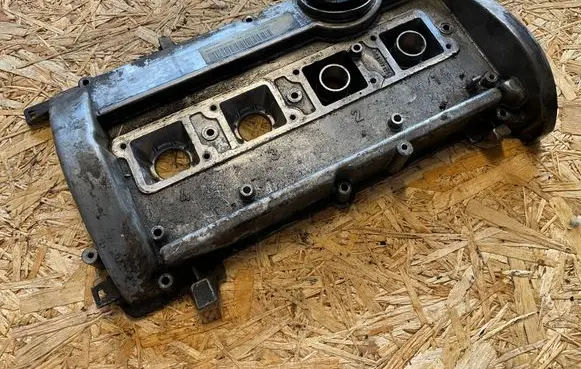 Audi A4 S4 B5 8D Rocker cam cover 058103475C