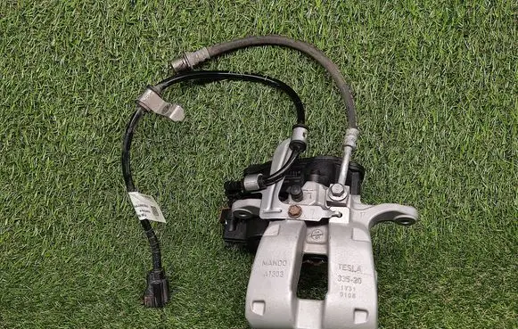 Tesla Model 3 Rear brake caliper 104462500B