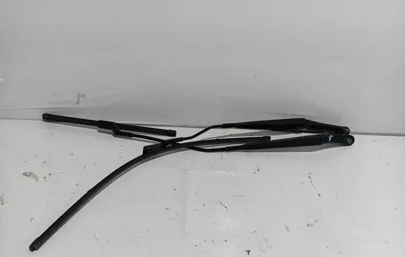 Fiat 500L Headlight wiper arm set w000036353
