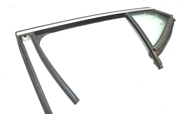 Rear vent window glass
