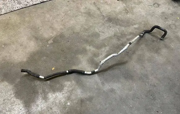 Porsche Panamera (970) Engine coolant pipe/hose 97057271302