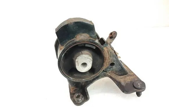 Toyota RAV 4 (XA40) Engine mount bracket