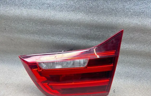 Tailgate rear/tail lights