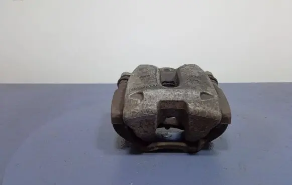 BMW 5 G30 G31 Front brake caliper