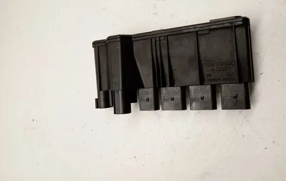 BMW 7 G11 G12 Current control relay 8583091