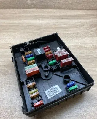 Volkswagen Caddy Fuse module 1K0937125D