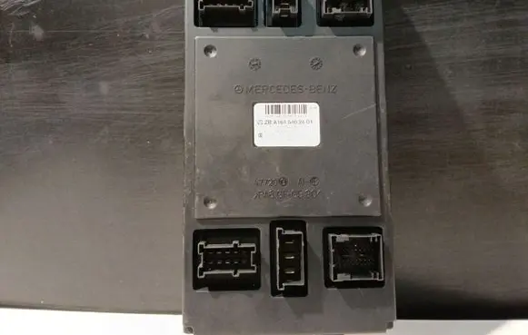 Mercedes-Benz ML W164 Fuse box set A1645402401 A1645452216