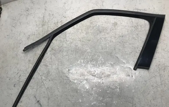 Opel Zafira C Rubber seal front door window/glass 13259968 20817865