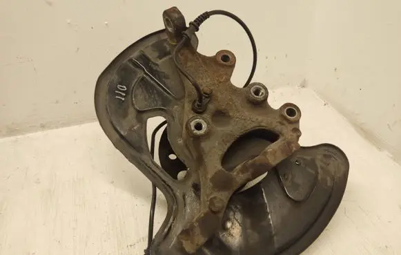 Mercedes-Benz C W204 Front wheel hub spindle knuckle A2044202644