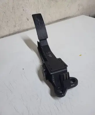 Mercedes-Benz ML W164 Accelerator throttle pedal A1643000104