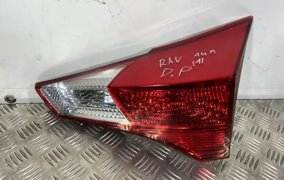 Toyota RAV 4 (XA40) Tailgate rear/tail lights 13670