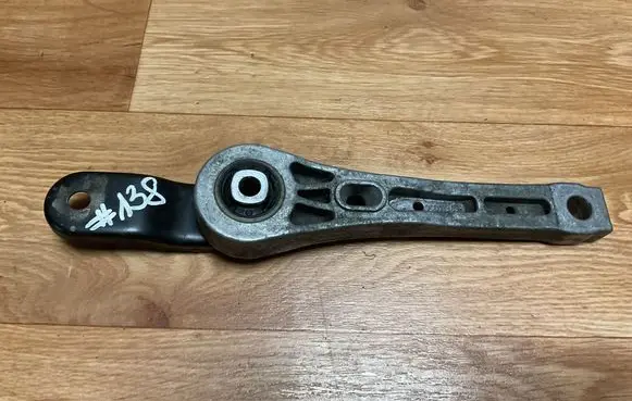 Volkswagen PASSAT B6 Engine mount bracket 3C0199855
