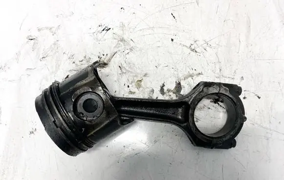 Hyundai i30 Piston with connecting rod
