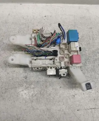 Toyota Verso Fuse module 827300F051C