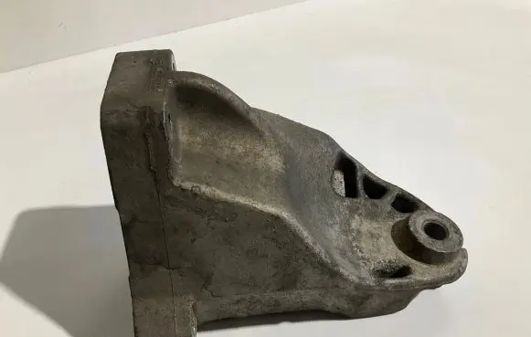 Mercedes-Benz E W212 Engine mounting bracket A6422232304